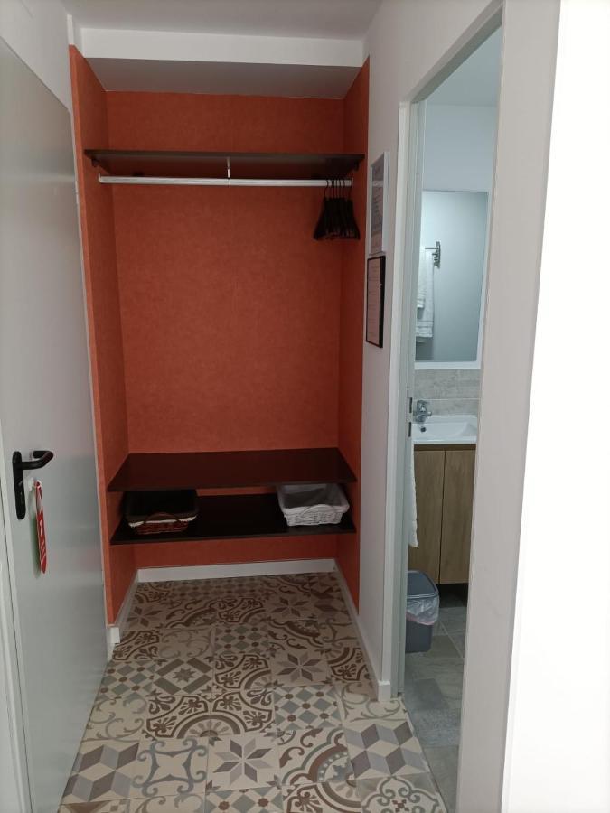 Hostal Las Encinas Villaviciosa de Odón Eksteriør billede