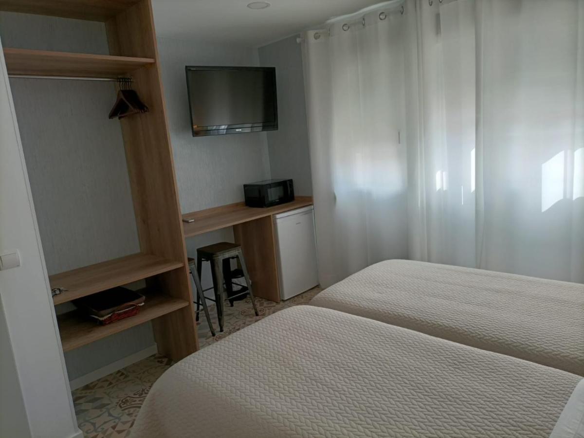 Hostal Las Encinas Villaviciosa de Odón Eksteriør billede
