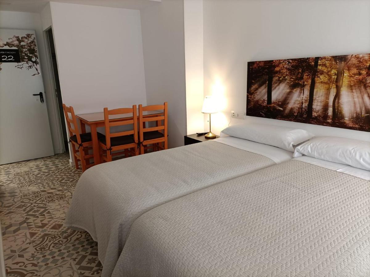 Hostal Las Encinas Villaviciosa de Odón Eksteriør billede