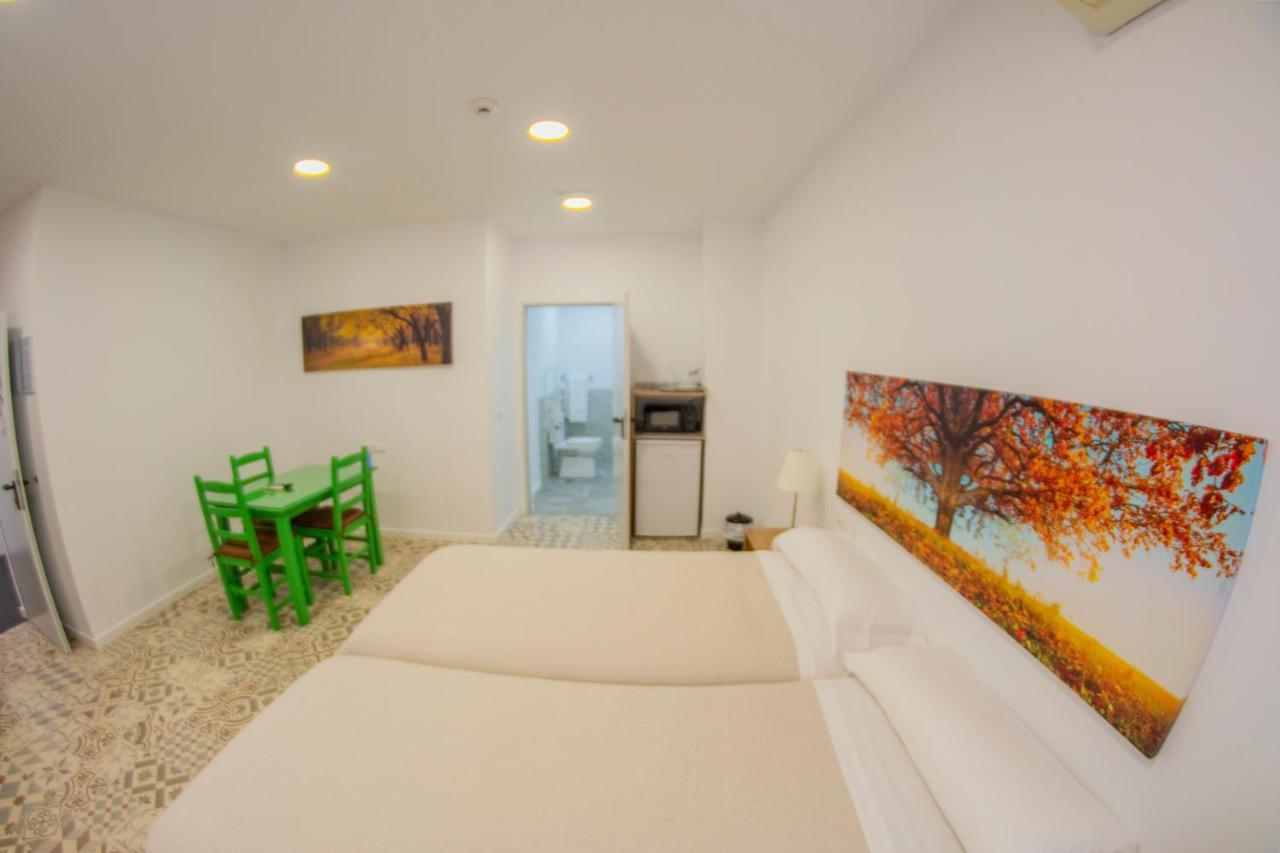 Hostal Las Encinas Villaviciosa de Odón Eksteriør billede