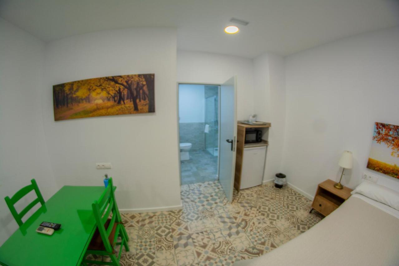 Hostal Las Encinas Villaviciosa de Odón Eksteriør billede